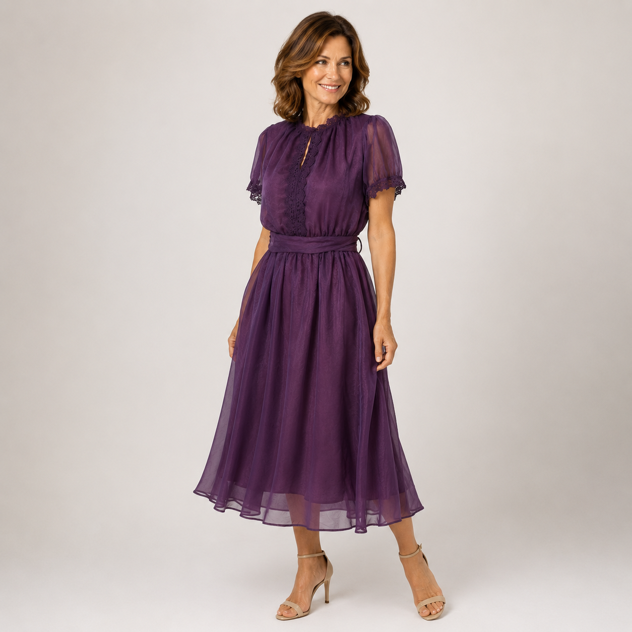 Flavia | Vestido Maxi con Escote de Gota y Borde de Encaje Chifón