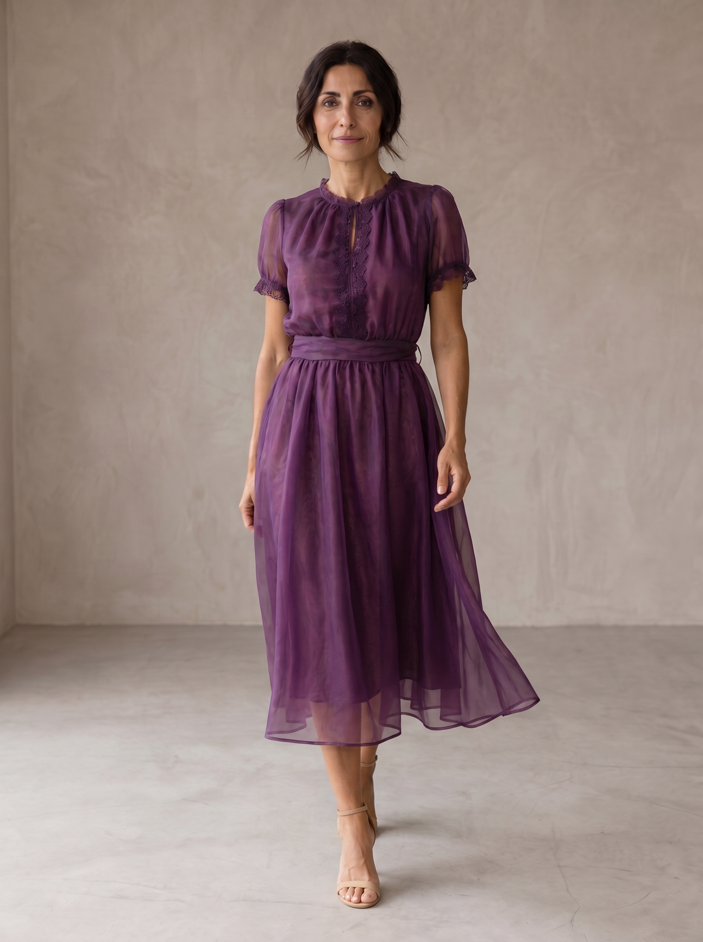 Flavia | Vestido Maxi con Escote de Gota y Borde de Encaje Chifón